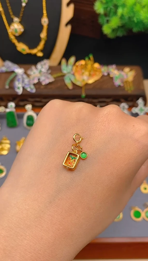 【闪购商品】翡翠吊坠(不含链)银S925镶嵌扎吉拉母