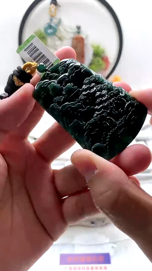 颈饰未镶嵌翡翠山水牌