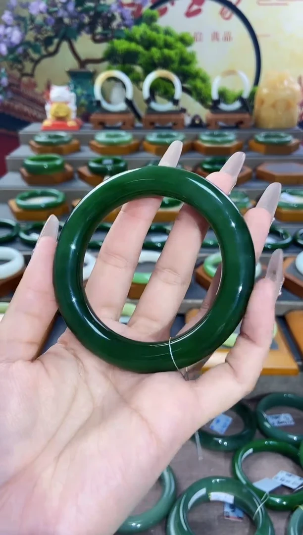 【闪购商品】和田玉手镯未镶嵌俄罗斯老坑碧玉手镯60