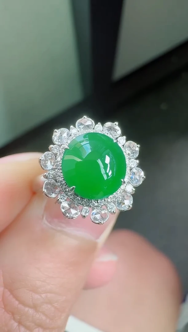 18K金镶嵌戒指翡翠寄售回流，24小时鉴赏期