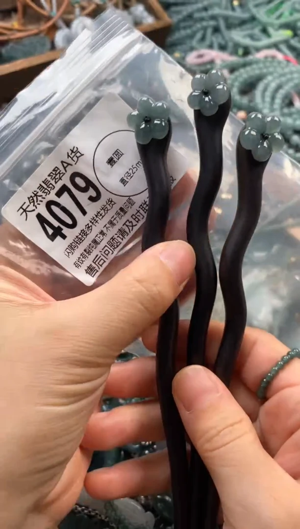 翡翠未镶嵌颈饰多样性发其一4079