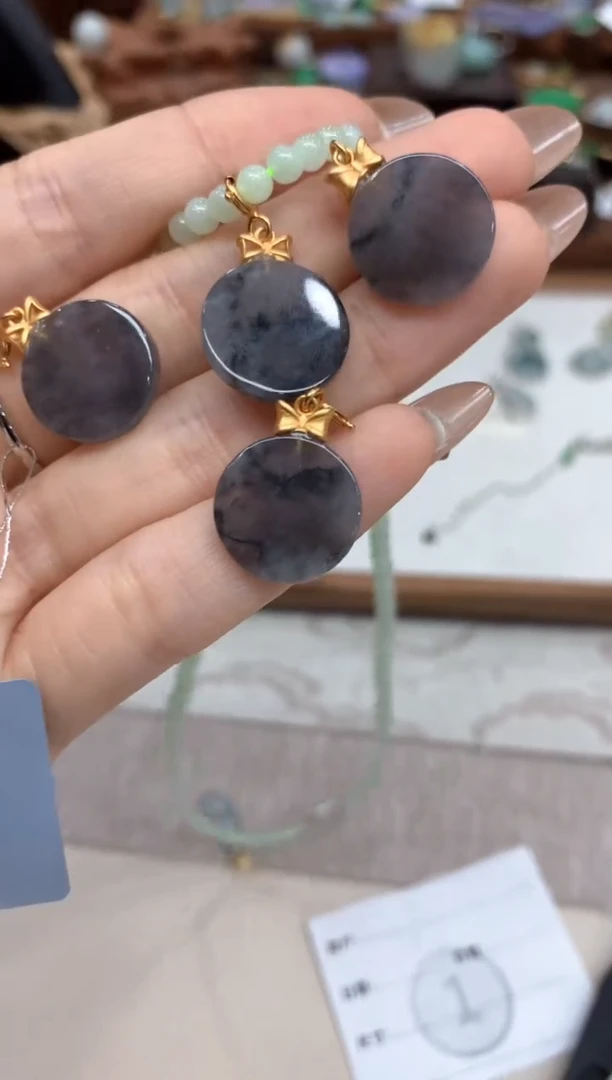 【闪购商品】翡翠吊坠(不含链)银S925镶嵌圆牌多样性发货1件