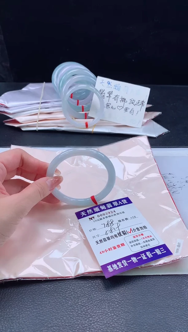 翡翠手镯未镶嵌翡翠手镯    完美者勿拍