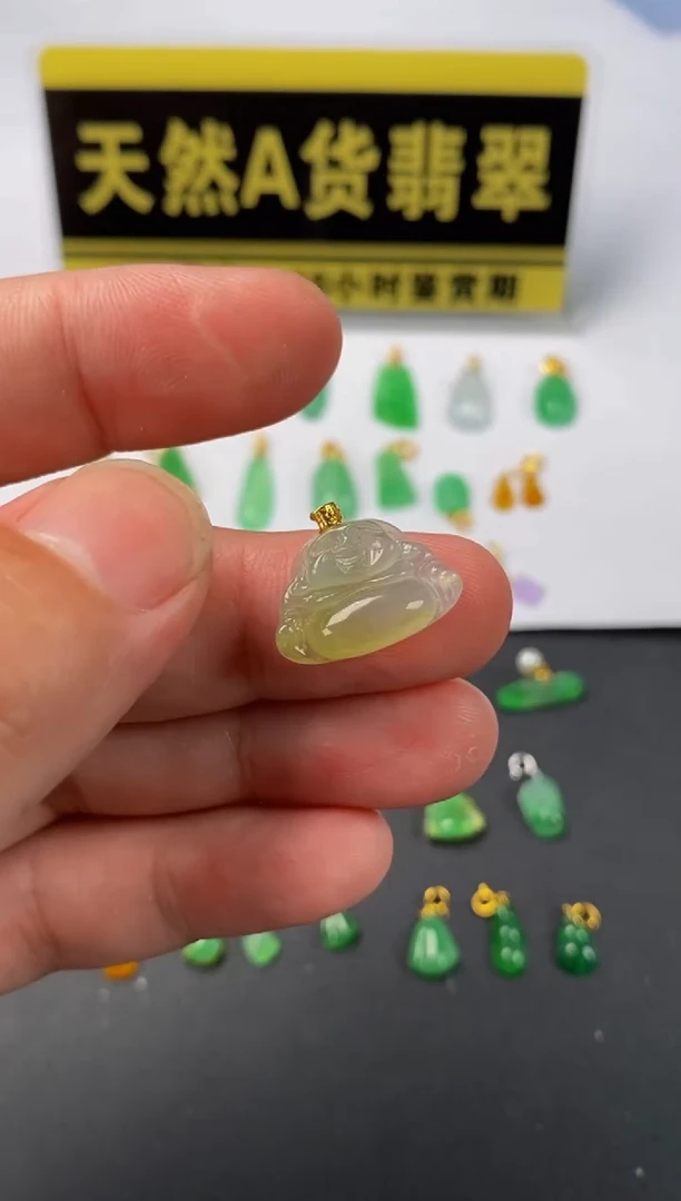 颈饰18K金镶嵌翡翠天然A货翡翠