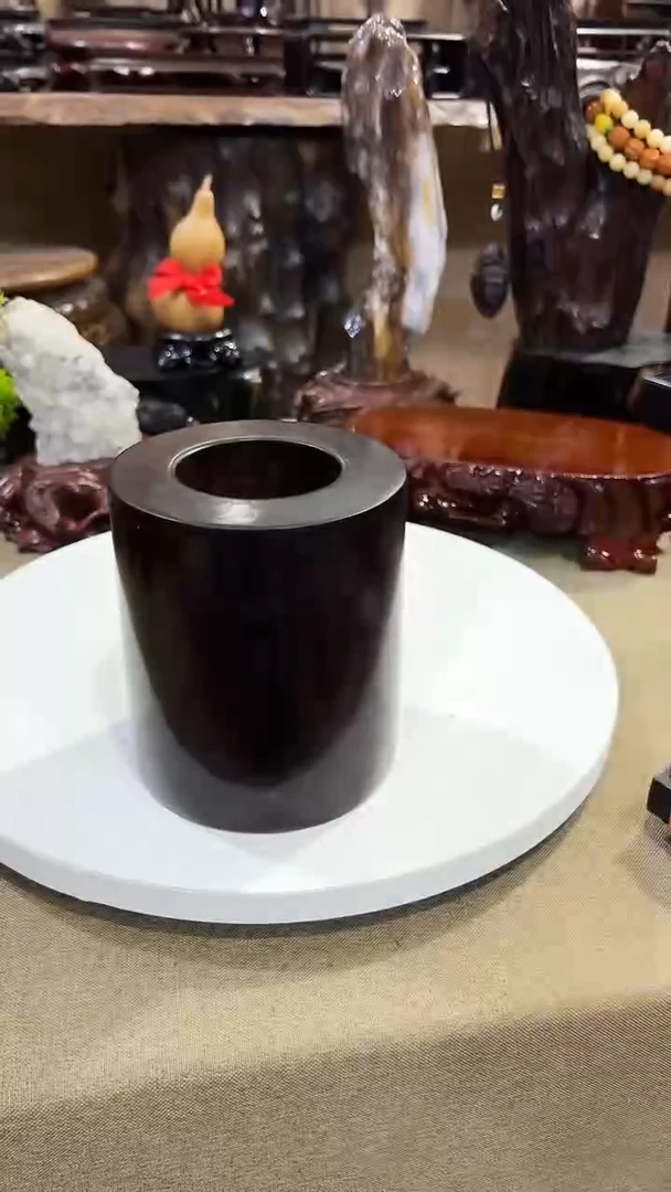 木大叶紫檀笔筒一个