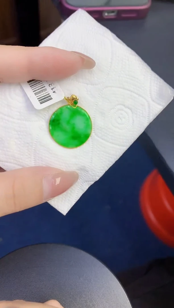 颈饰18K金镶嵌翡翠缅甸天然翡翠A货