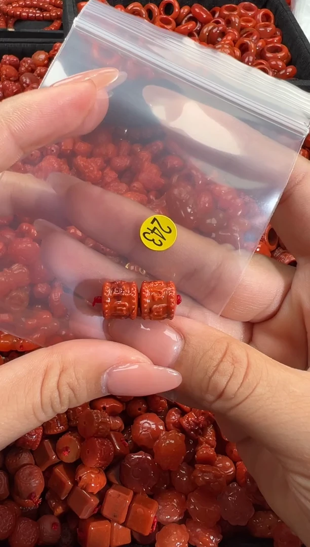 南红玛瑙未镶嵌颈饰1