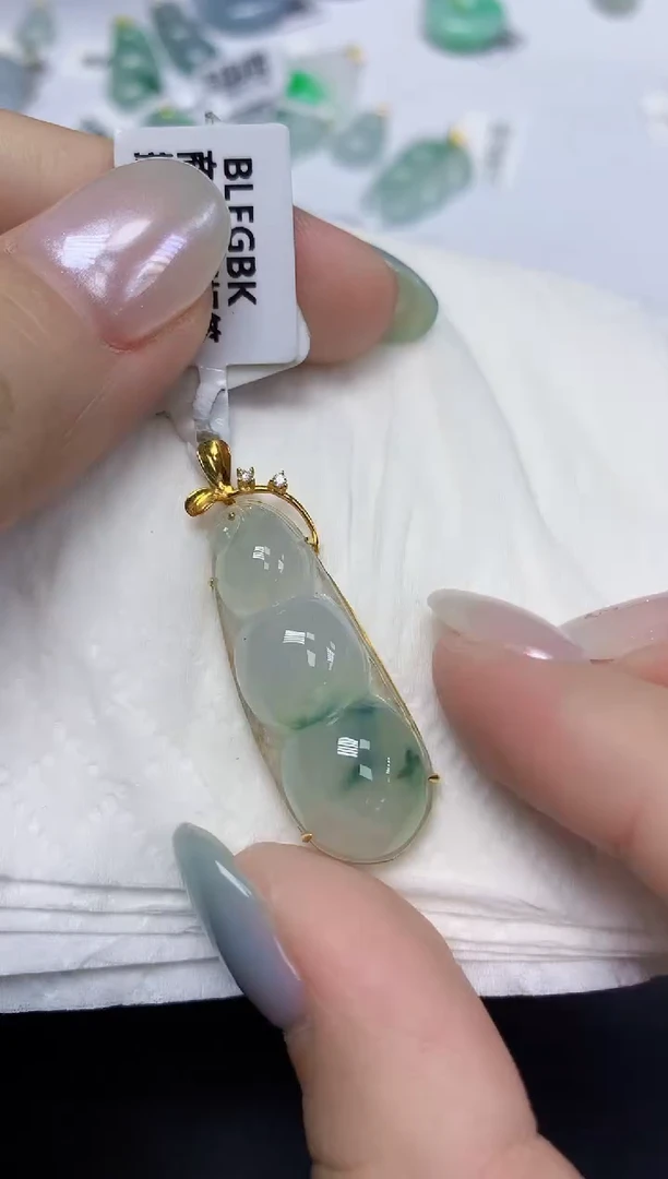 翡翠18K金镶嵌颈饰天然缅甸翡翠A货