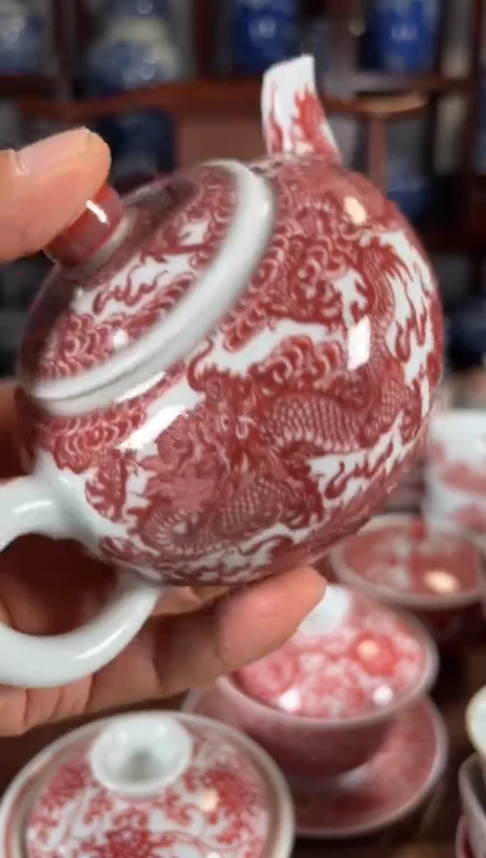 柴窑釉里红九龙壶