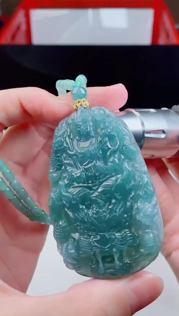 颈饰未镶嵌翡翠   `