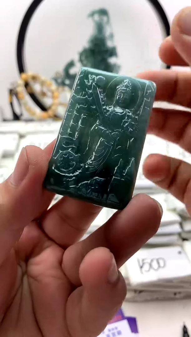 翡翠未镶嵌颈饰虚空