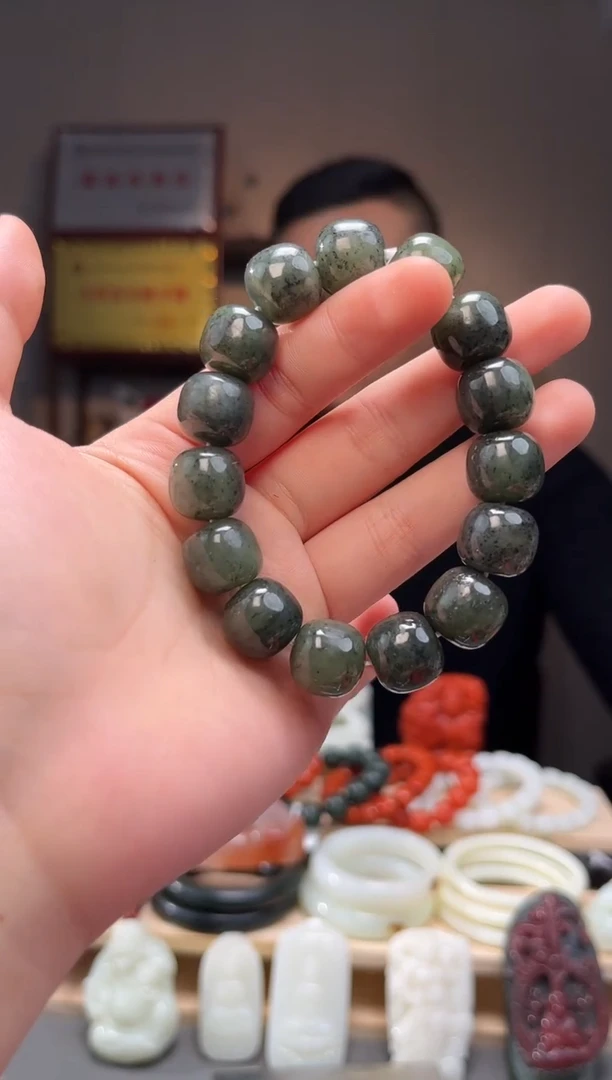 颈饰未镶嵌和田玉手串