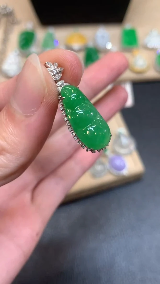 翡翠18K金镶嵌颈饰福豆【无服务费】