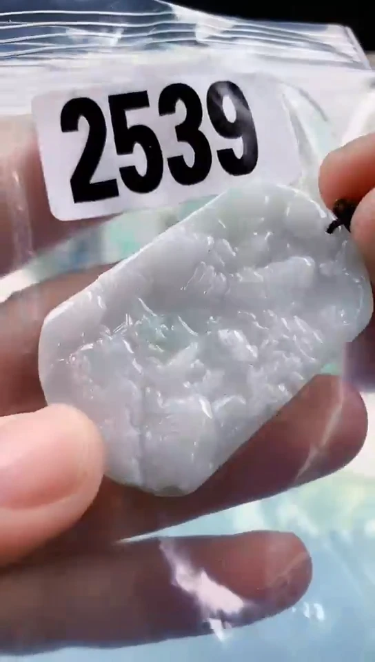 【闪购商品】翡翠挂件未镶嵌天然翡翠吊坠挂件