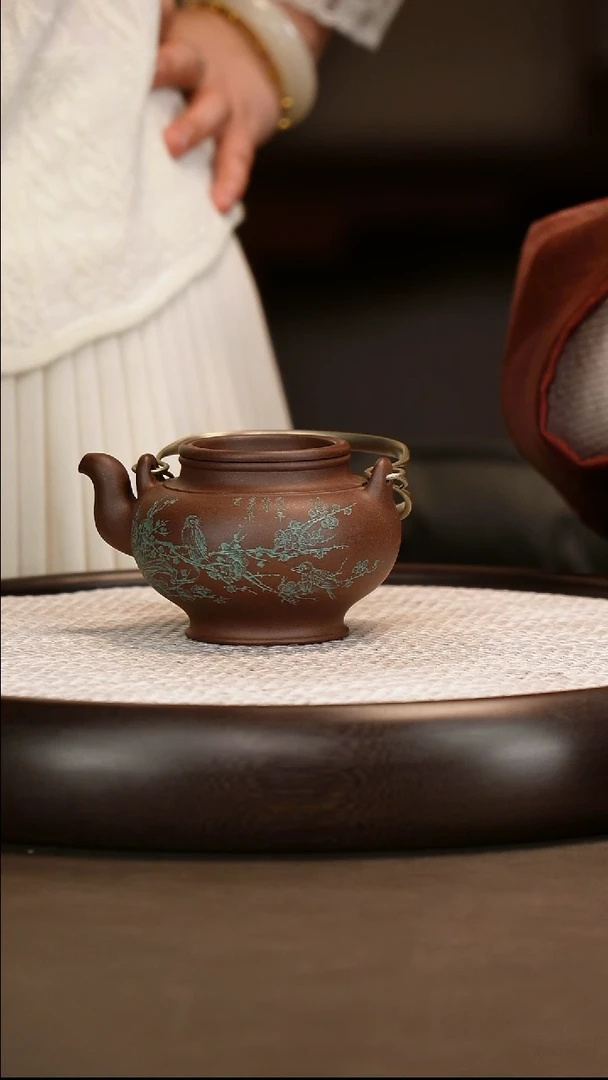 茶壶紫砂【邵德华】黑星紫泥小蛋包    260CC