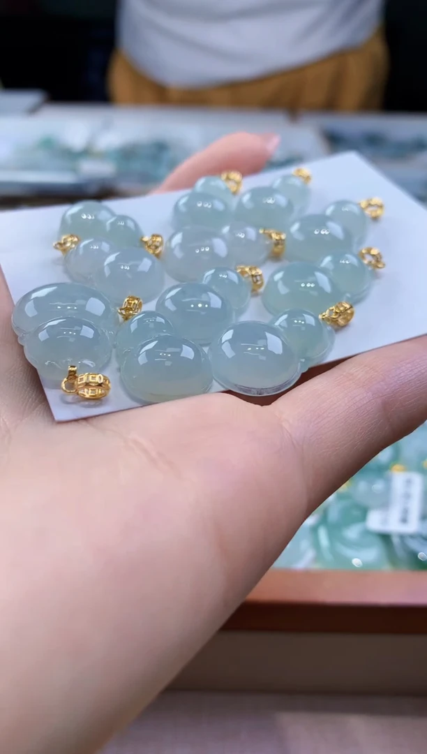 颈饰未镶嵌翡翠多样性发其一件