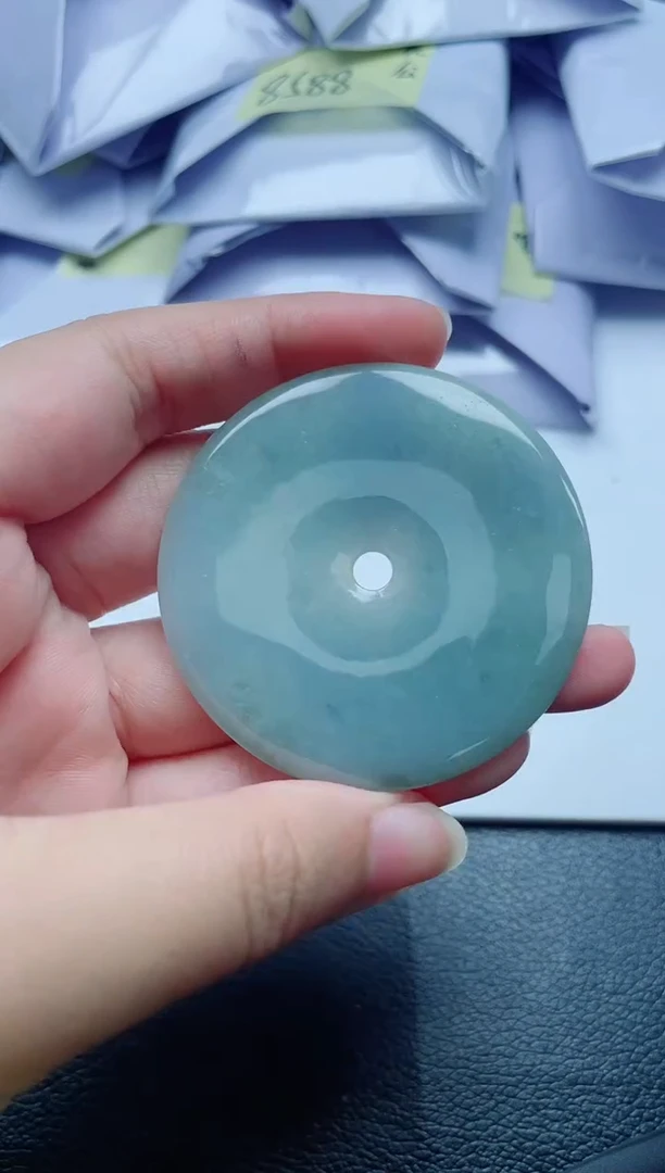 翡翠未镶嵌颈饰