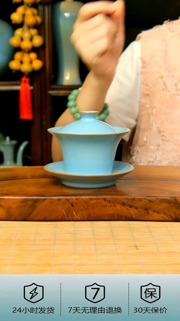 天蓝色薄胎马蹄盖碗不完美