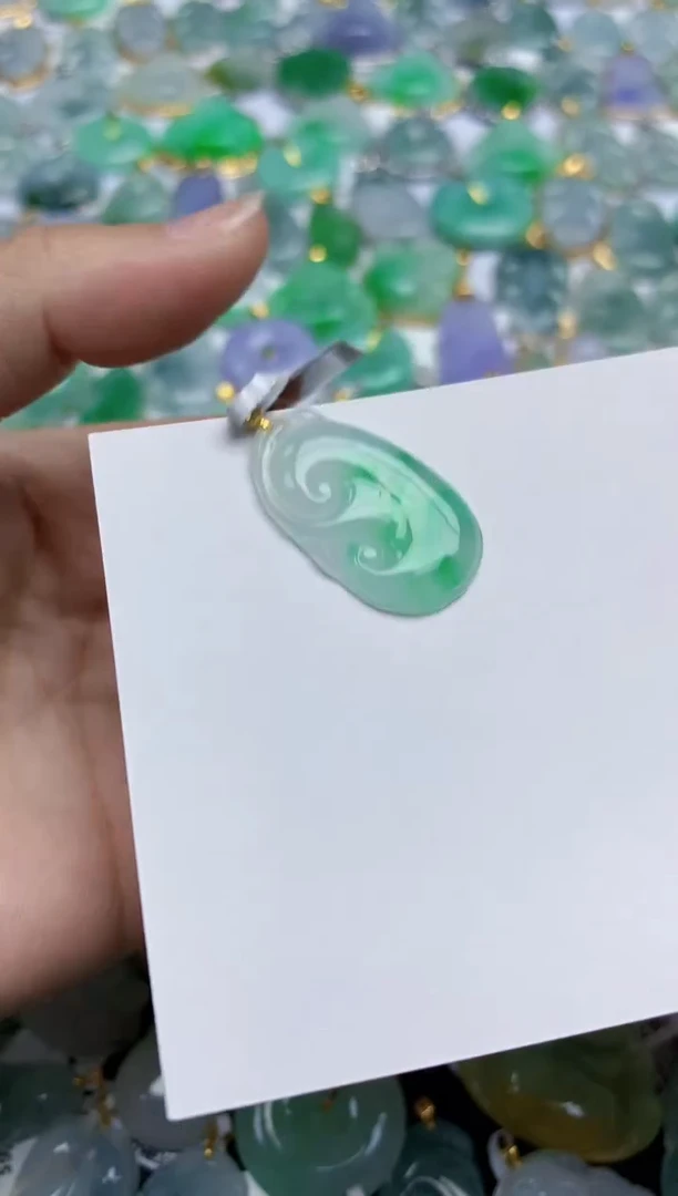 翡翠18K金镶嵌颈饰天然翡翠A货