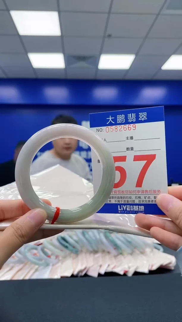 翡翠手镯未镶嵌AAAAAAAA