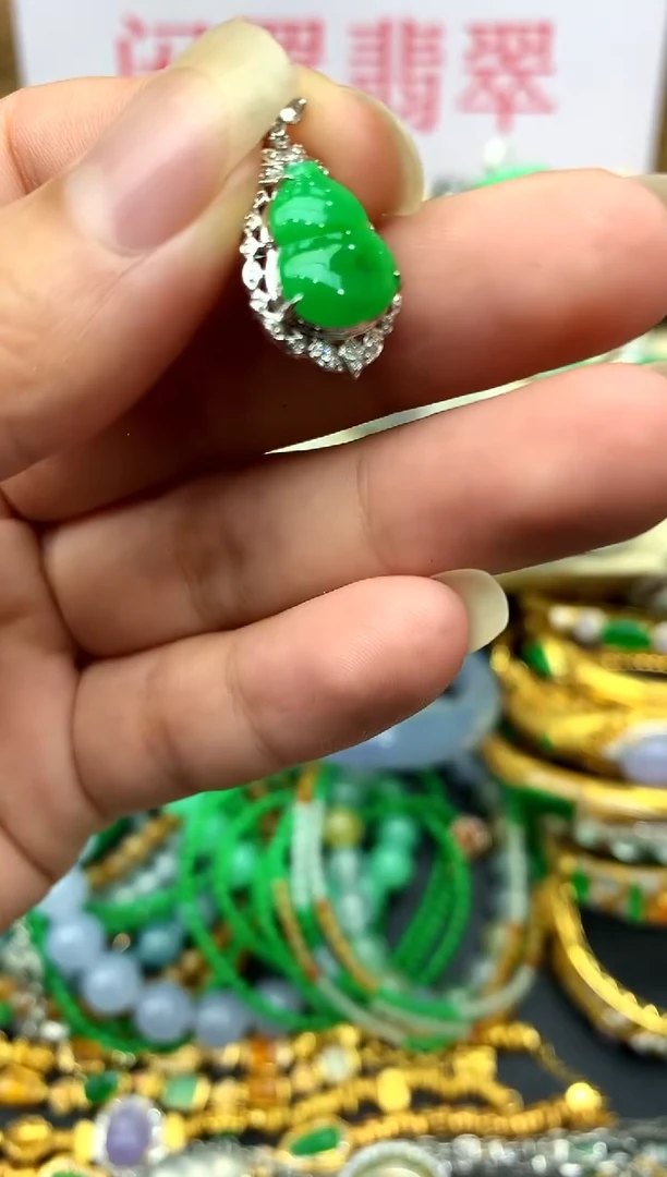 颈饰18K金镶嵌翡翠196-中国好珍宝