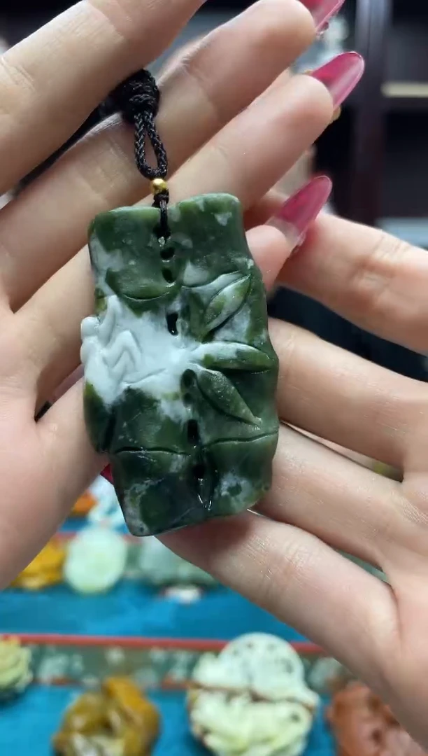未镶嵌岫玉吊坠·
