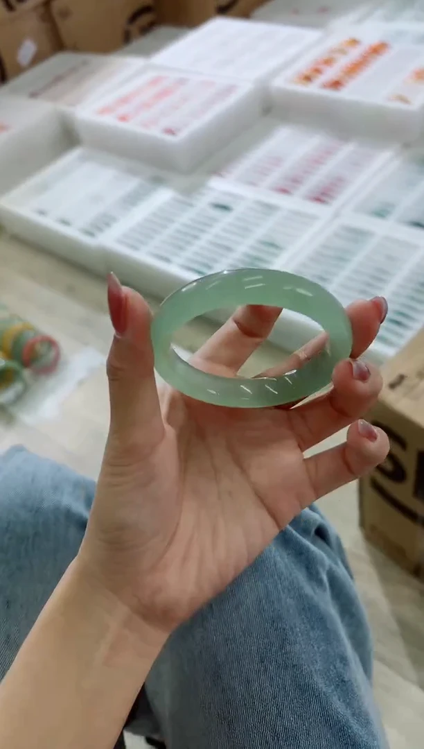 未镶嵌手镯石英质玉63-52D