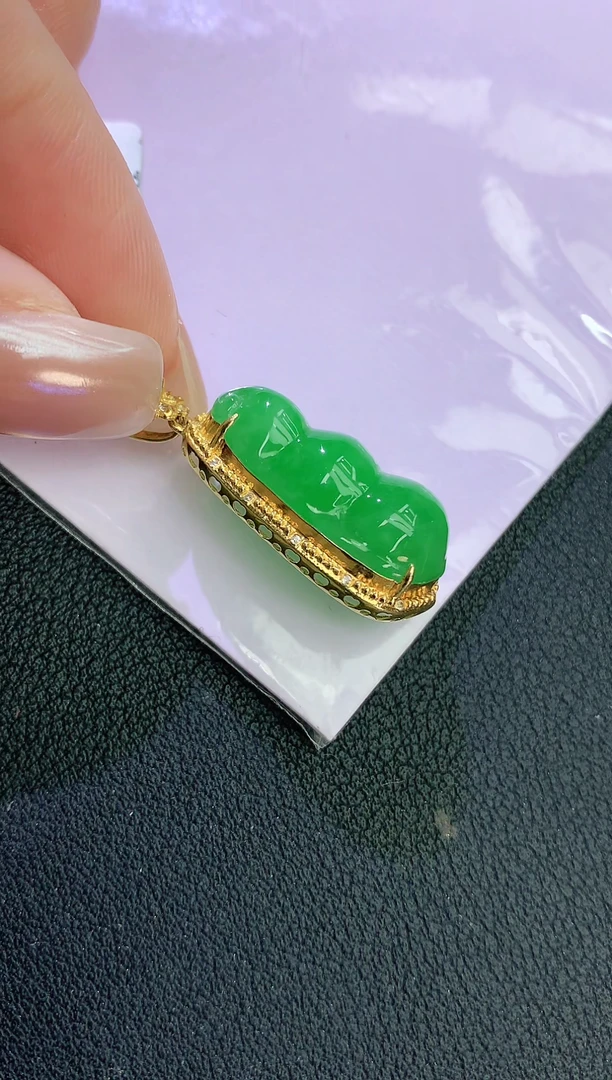 颈饰18K金镶嵌翡翠赠礼盒证书 麦麦