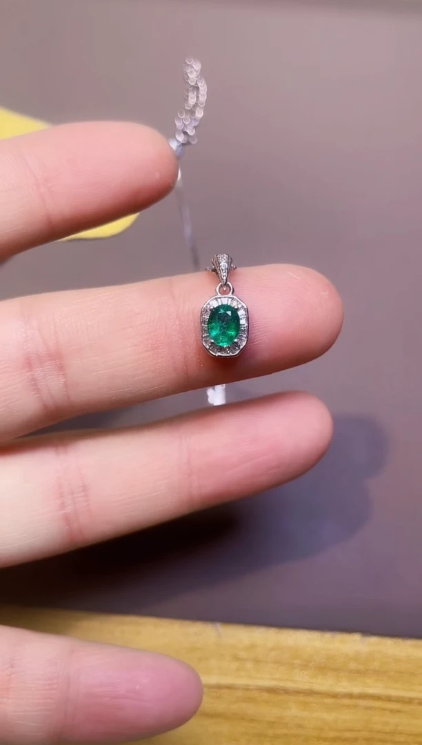 【闪购商品】祖母绿颈饰银S925镶嵌一枚