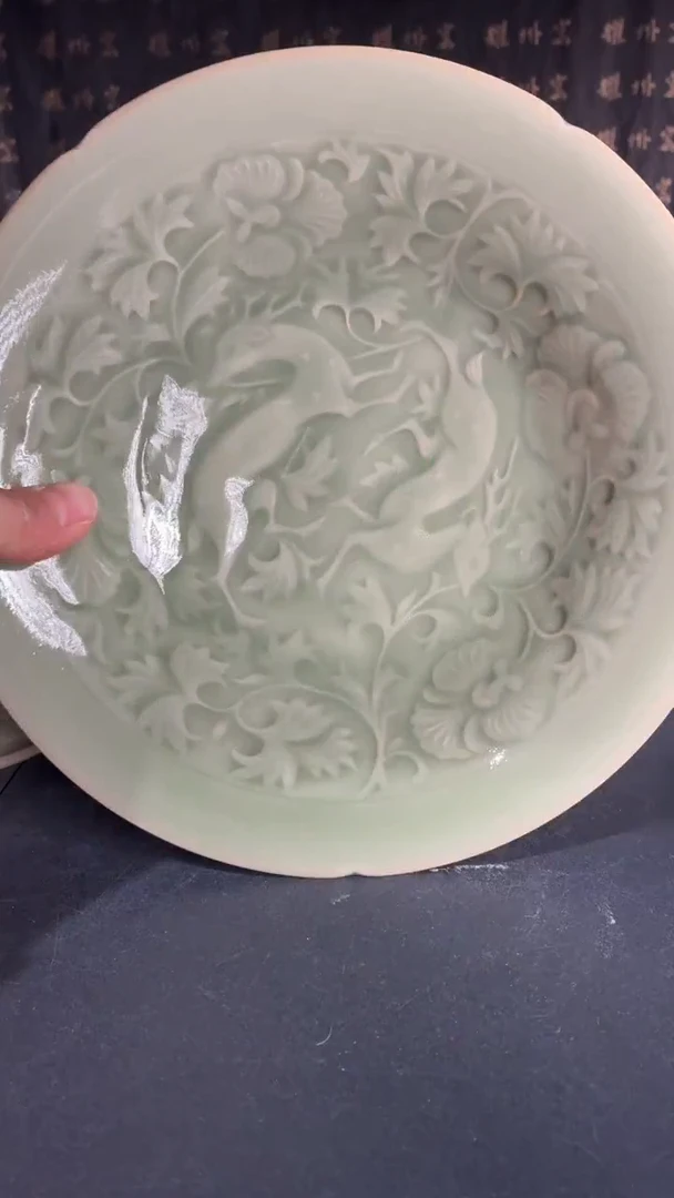 耀州窑仰山天青双鹿盘厚胎微瑕