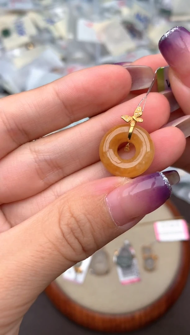 18K金镶嵌挂件翡翠一
