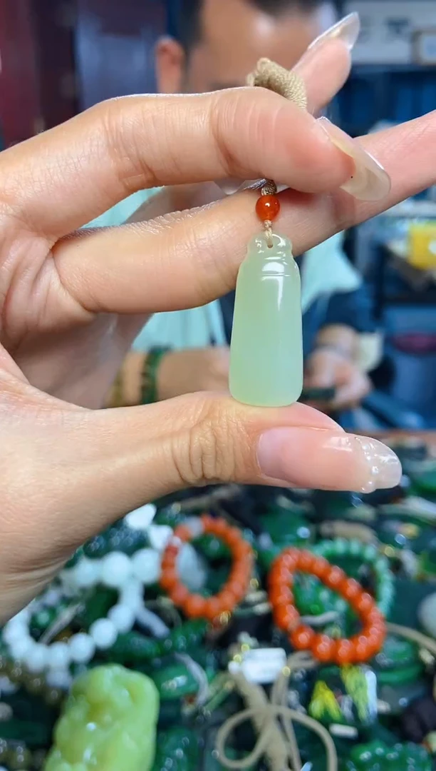 未镶嵌和田玉挂件1