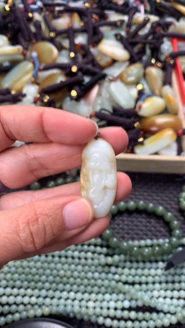 【闪购商品】和田玉颈饰未镶嵌多样性发货没有证书拍一发一有瑕