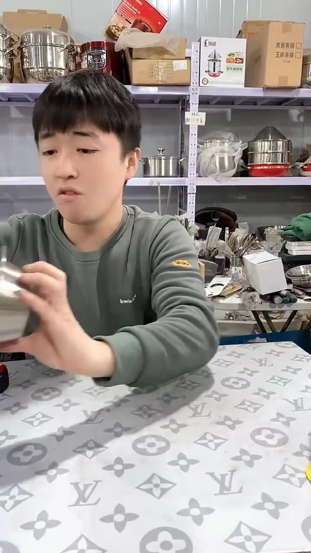 14宽沿斗笠碗四个瑕疵