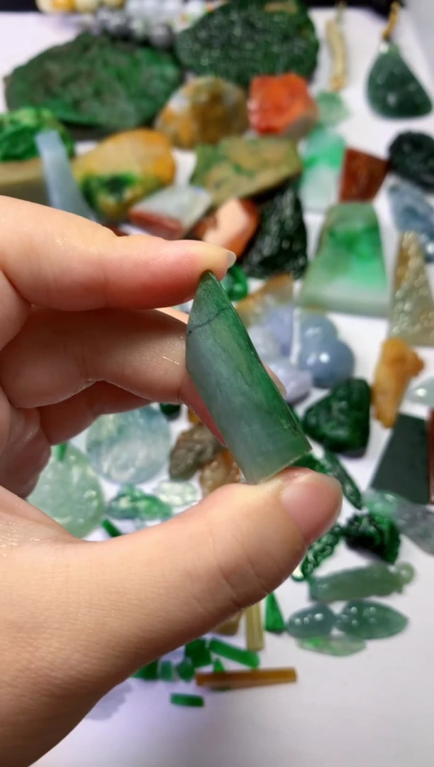 颈饰未镶嵌翡翠078 天然翡翠