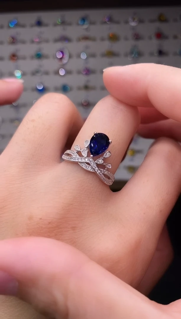 2克拉蓝宝石（处理）欧美风戒指