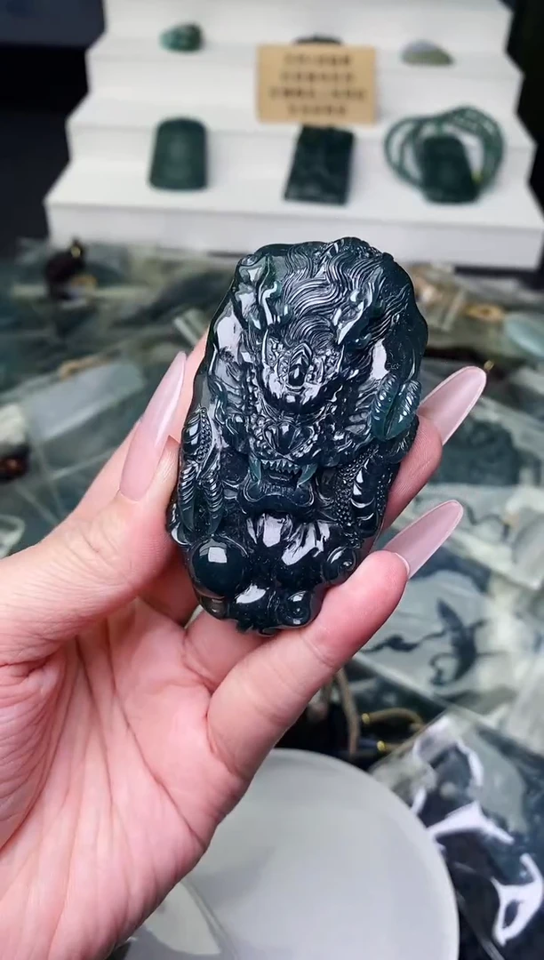 颈饰未镶嵌翡翠