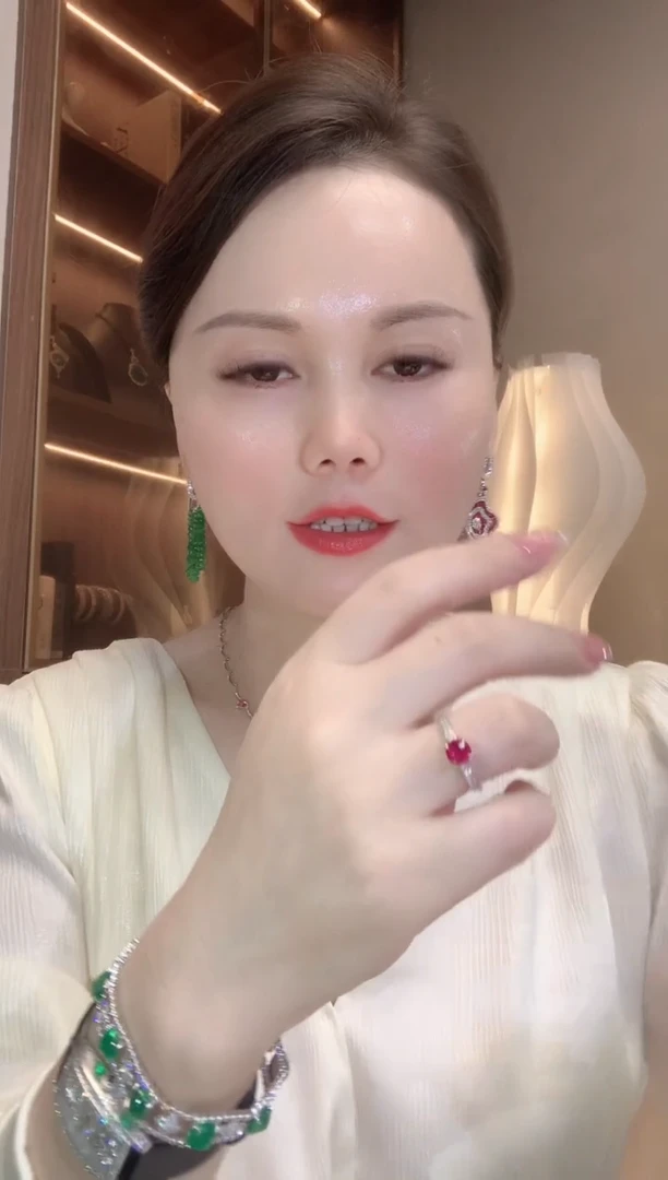 戒指18K金镶嵌红宝石A70