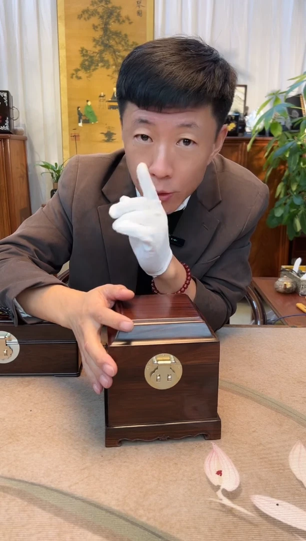 红酸枝木类成套家具大红酸枝 全独板官印箱16*16*17.5