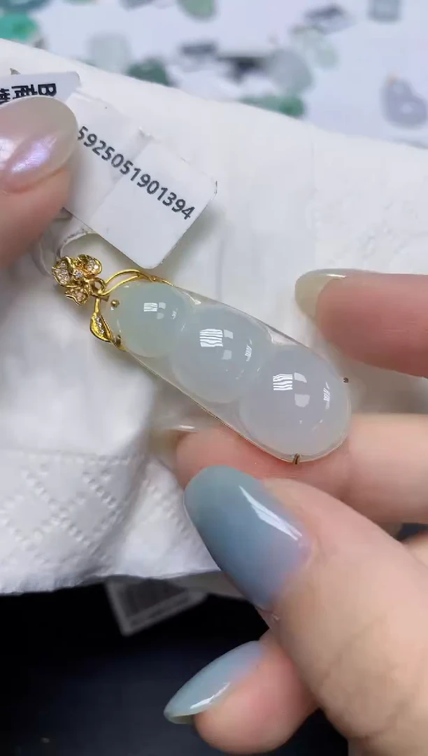 翡翠18K金镶嵌颈饰天然缅甸翡翠A货