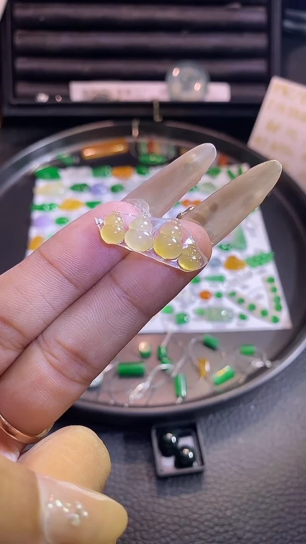 翡翠挂件未镶嵌葫芦