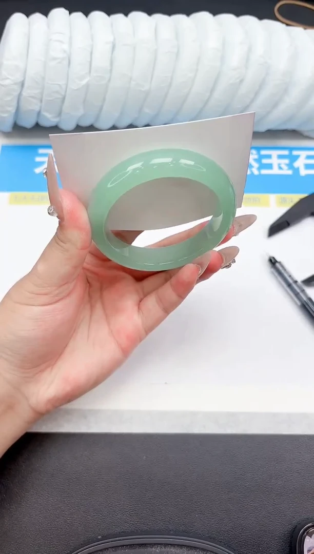 未镶嵌手镯石英质玉215-56.7