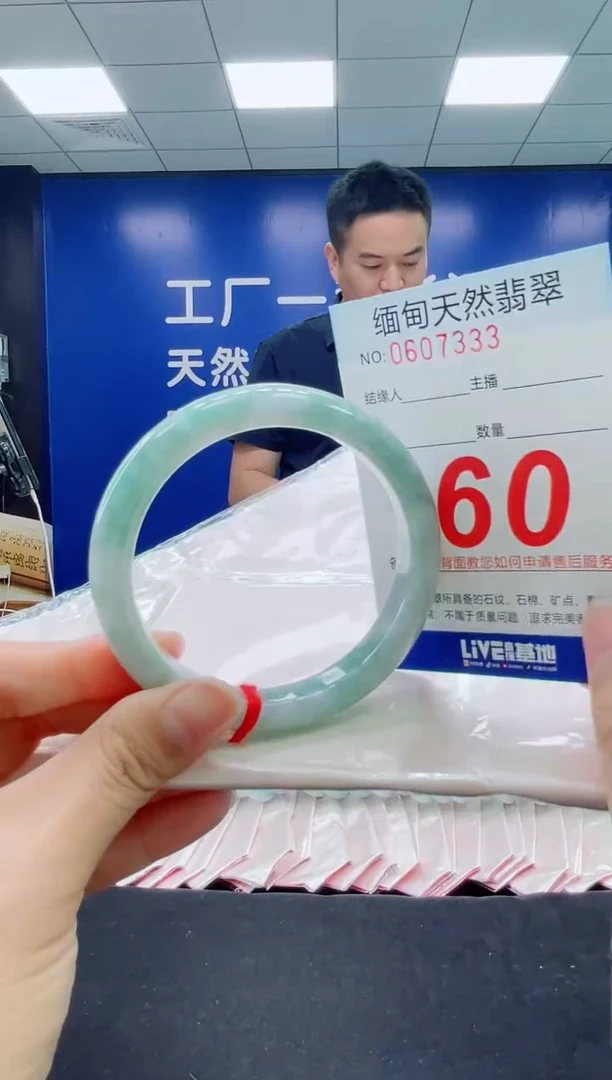 未镶嵌手镯翡翠天然翡翠手镯