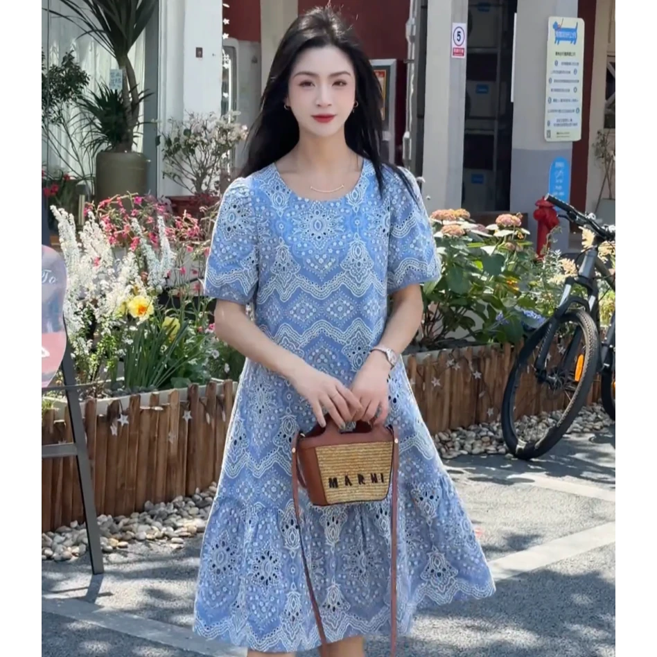 2025夏季新款高级感镂空刺绣连衣裙女法式时尚减龄显瘦遮肉A字裙