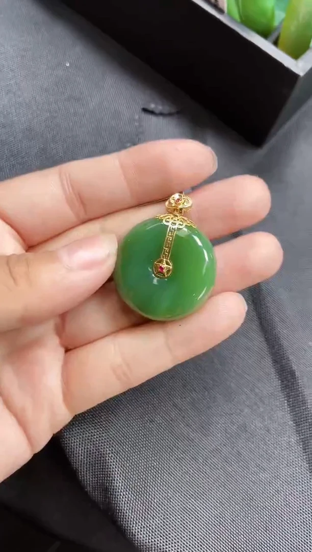 【闪购商品】和田玉吊坠18K金镶嵌多样性发一