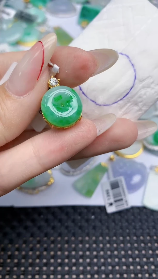 颈饰未镶嵌翡翠天然翡翠A货  百元以上9米证书费自理