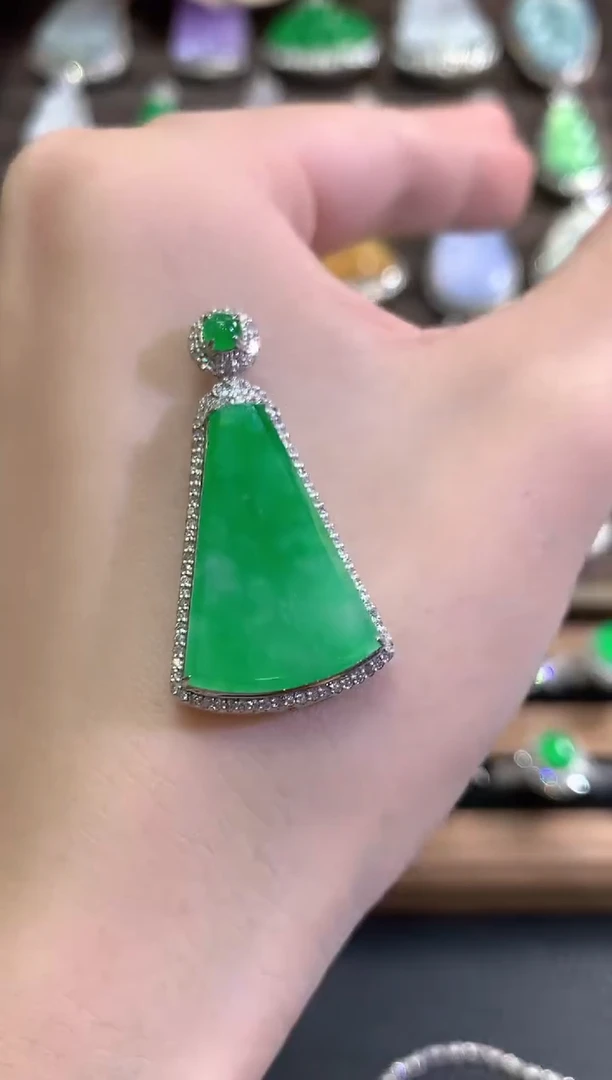 吊坠(不含链)18K金镶嵌翡翠秋日珠宝W162