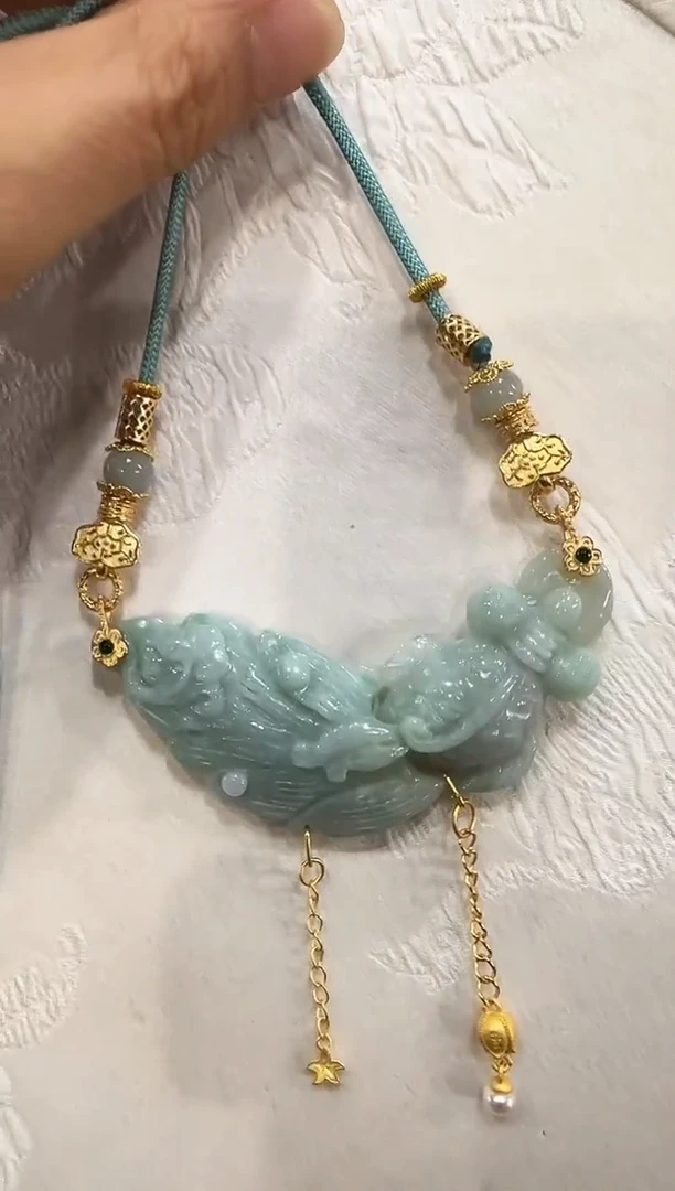 翡翠未镶嵌颈饰国风