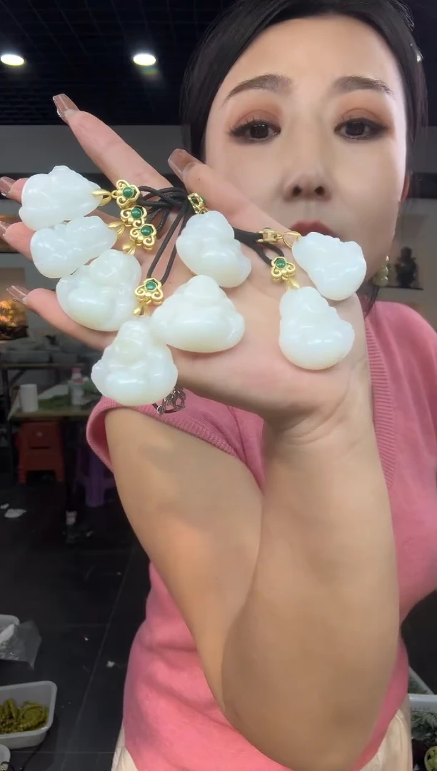 【闪购商品】和田玉颈饰未镶嵌白色30小佛公【皮绳卡扣】