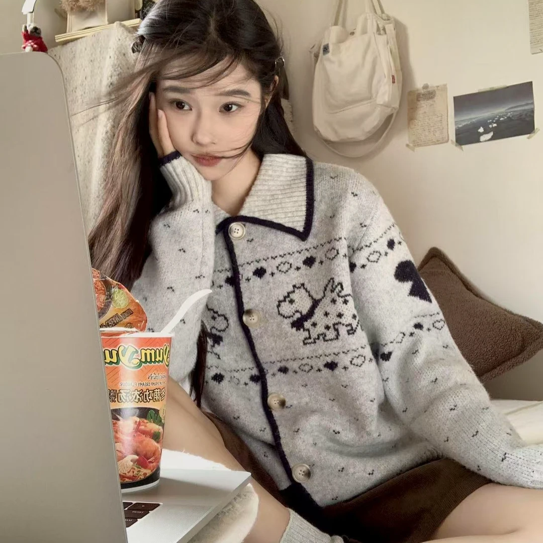 2025年秋冬新款撞色翻领图案针织开衫女独特提花复古宽松毛呢外套